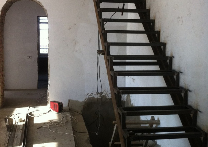 Лестницы из металла на заказ в Саратове